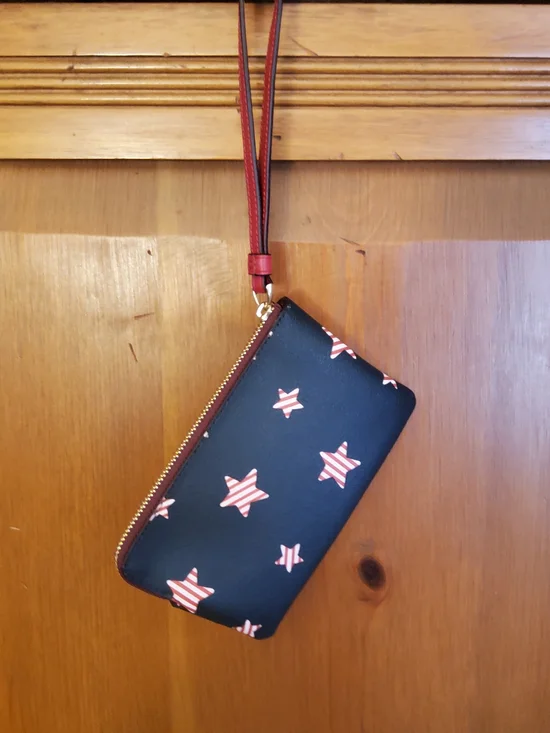 Coach Zip Around "Star" Wristlet EUC - Picture 4 of 12